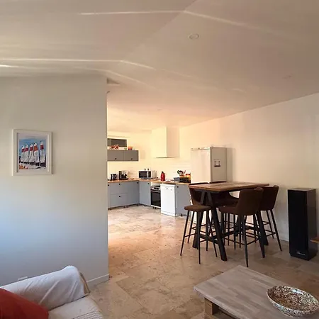 Hébergement de vacances Maison Climatisée Proche Centre - 4 Pers. - Fr-1-309-588